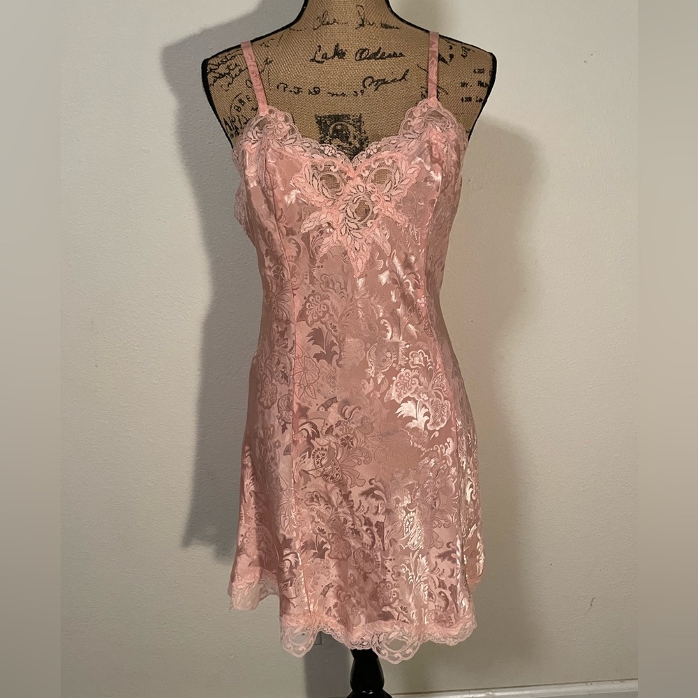 VINTAGE GOLD LABEL VICTORIA SECRET LACE SLIP DRESS IN CORAL